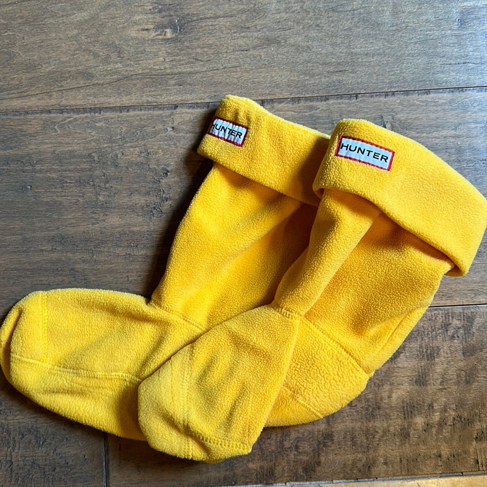Size ML Hunter boot yellow fleece liners - never worn!